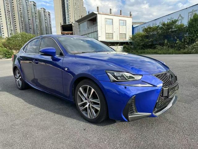 Lexus IS