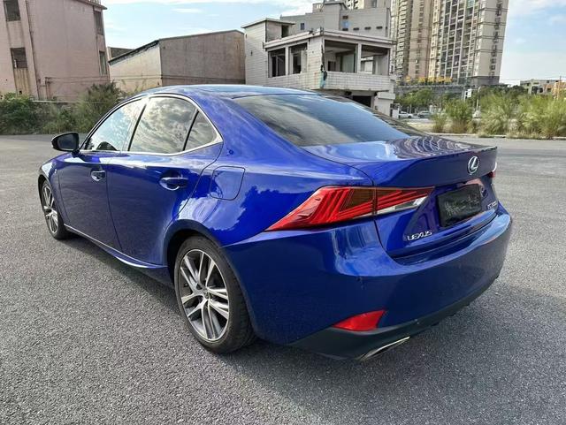 Lexus IS