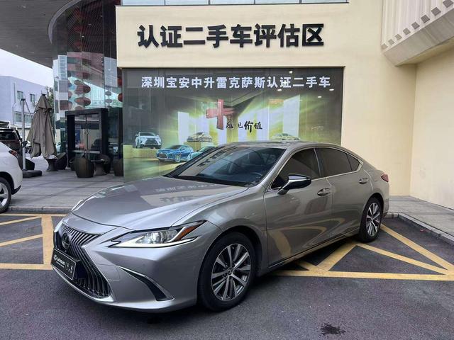 Lexus ES