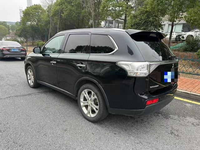 Mitsubishi Outlander (imported)