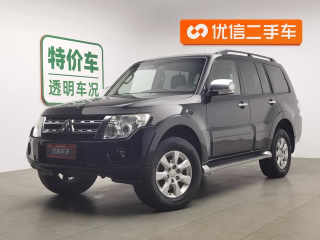 Mitsubishi Pajero (imported)