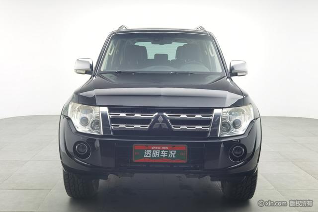 Mitsubishi Pajero (imported)