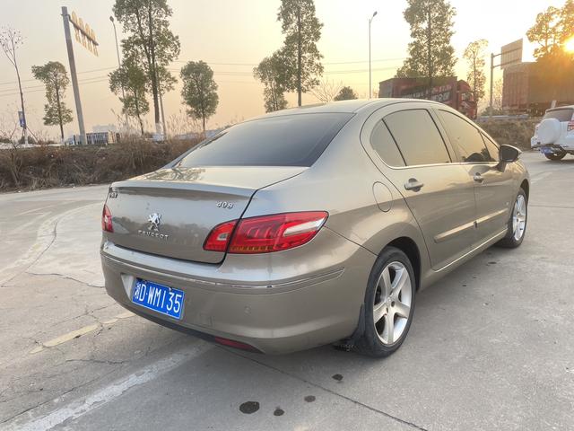 Peugeot 408