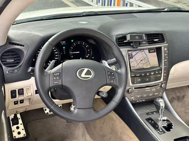 Lexus IS