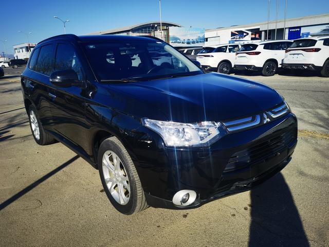 Mitsubishi Outlander (imported)