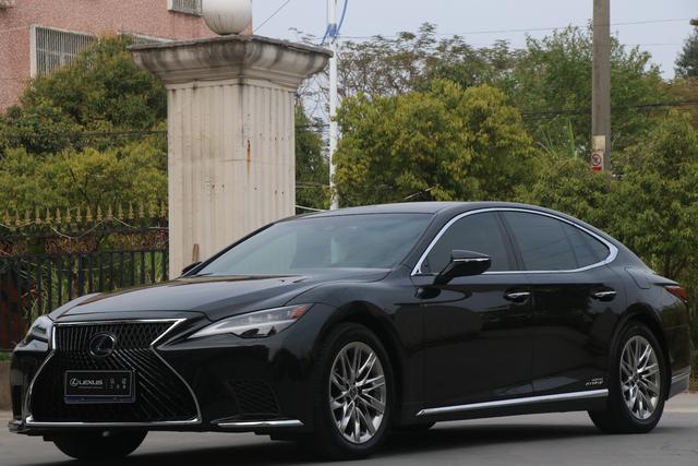 Lexus LS