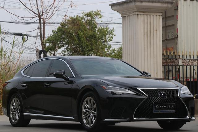 Lexus LS