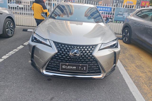 Lexus UX