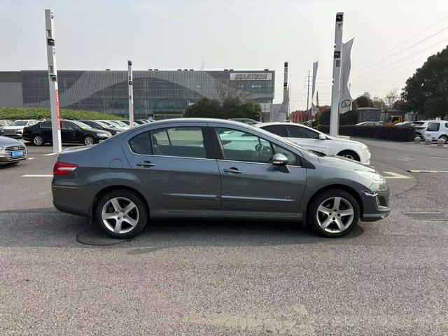 Peugeot 408