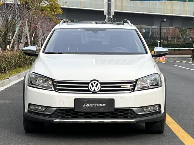 Volkswagen Magotan (imported)