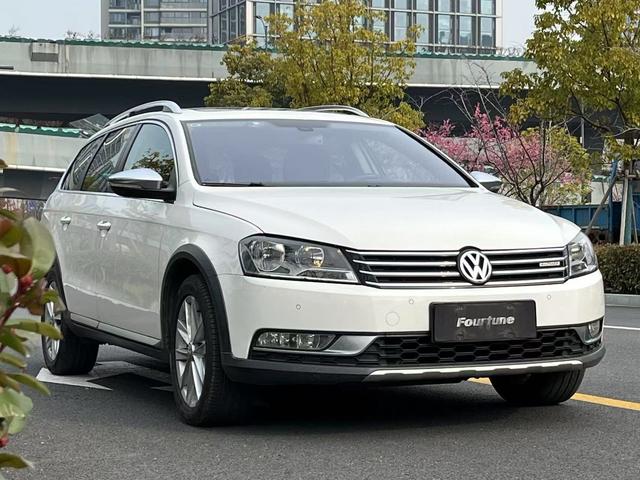 Volkswagen Magotan (imported)