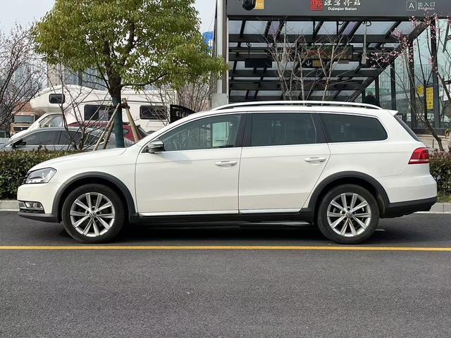 Volkswagen Magotan (imported)