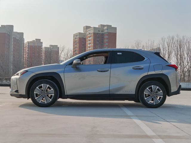 Lexus UX EV