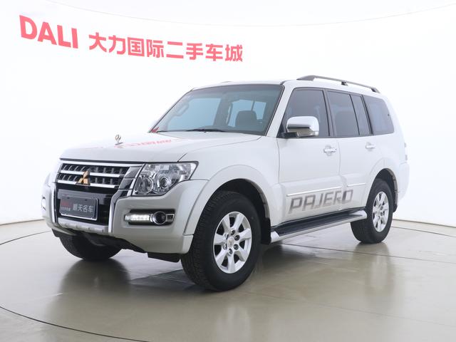 Mitsubishi Pajero (imported)