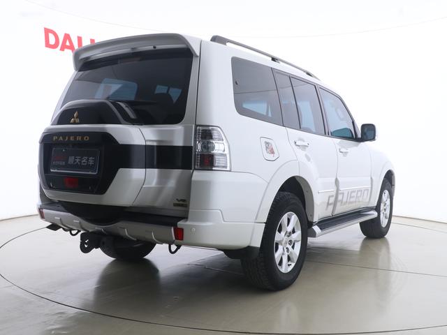 Mitsubishi Pajero (imported)