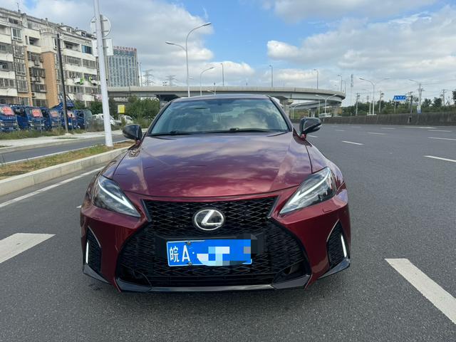 Lexus IS