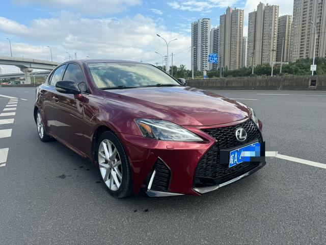 Lexus IS