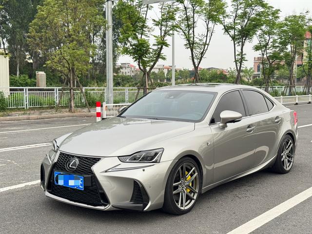 Lexus IS