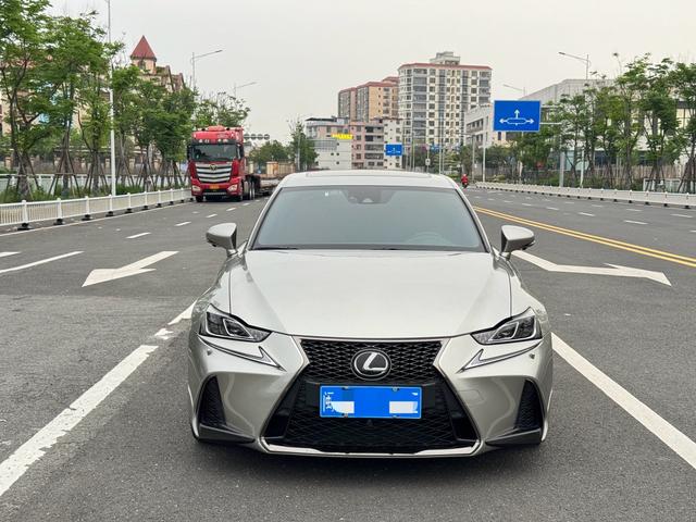 Lexus IS