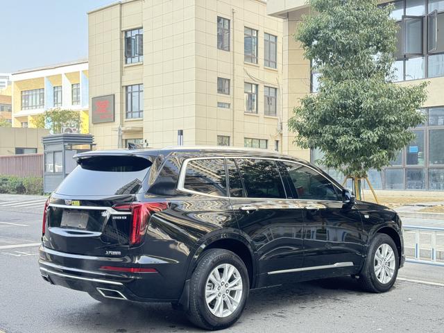 Cadillac XT6