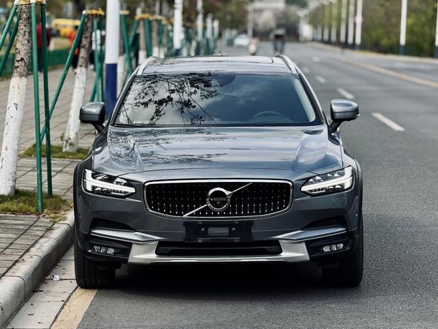 Volvo V90