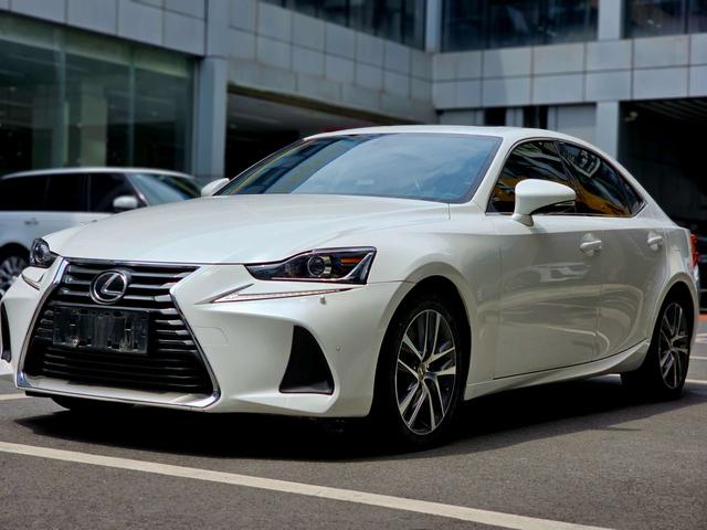 Lexus IS