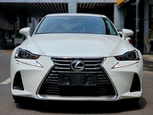 Lexus IS