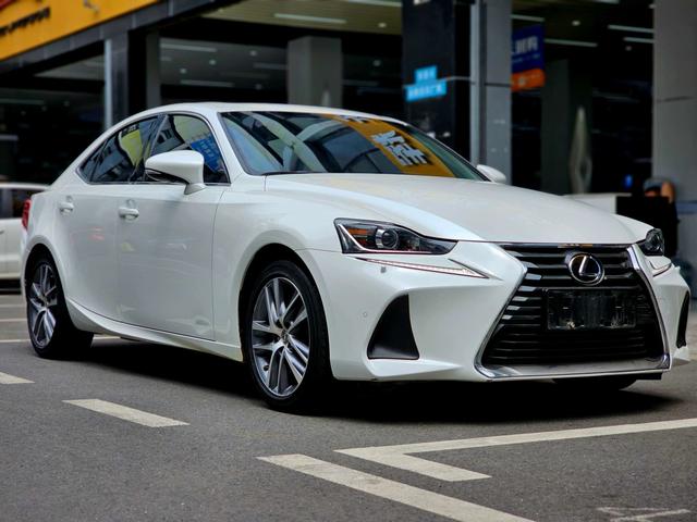 Lexus IS