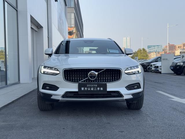 Volvo V90