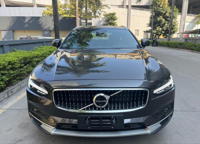 Volvo V90