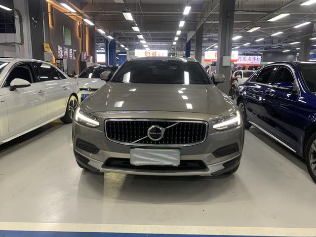 Volvo V90