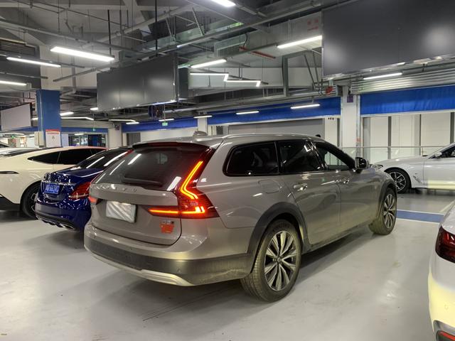 Volvo V90