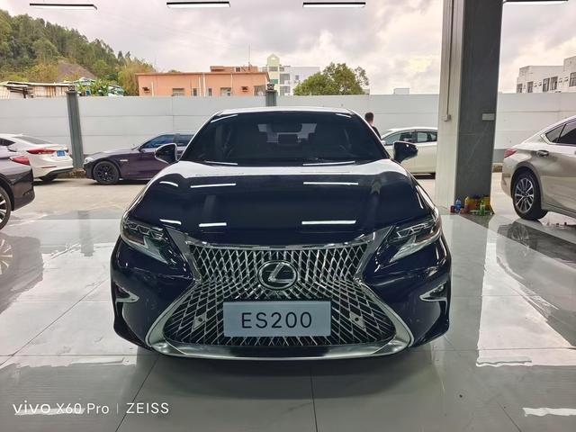 Lexus ES