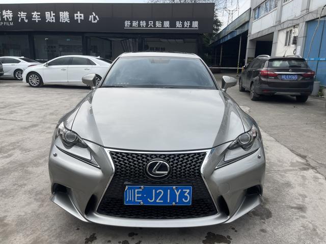 Lexus IS