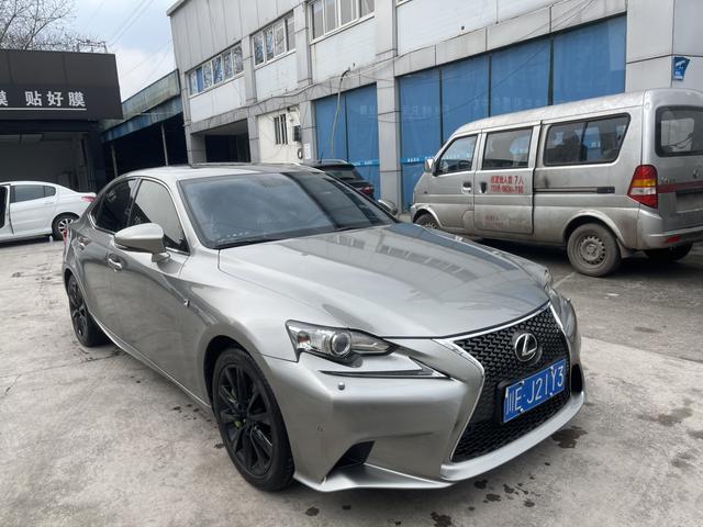 Lexus IS