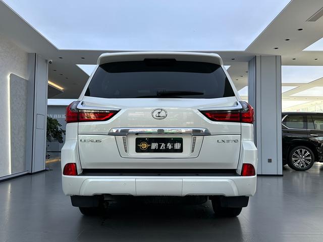 Lexus LX