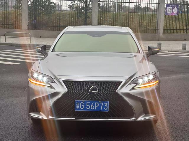 Lexus LS