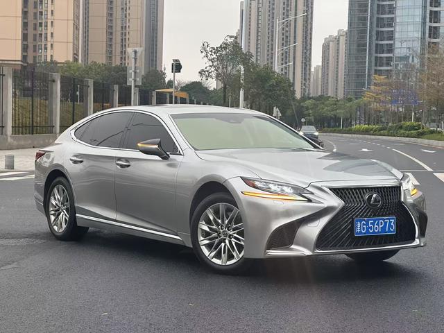 Lexus LS