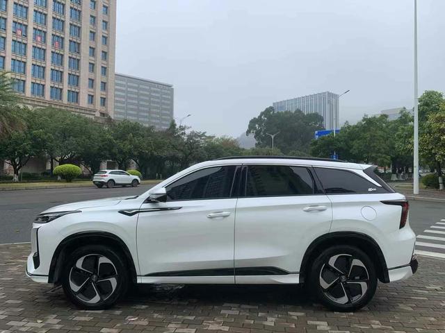 Changan CS75 PLUS Smart Electric iDD