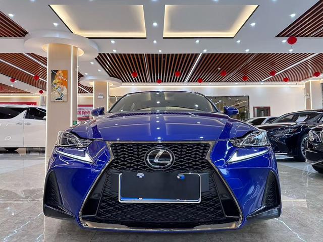 Lexus IS