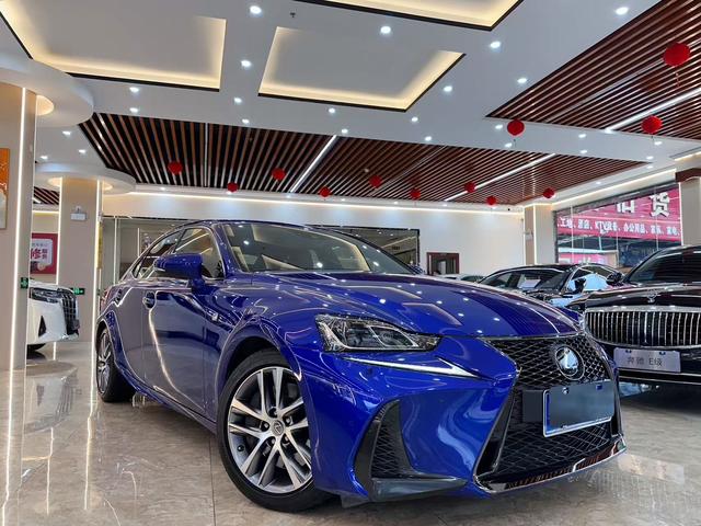 Lexus IS