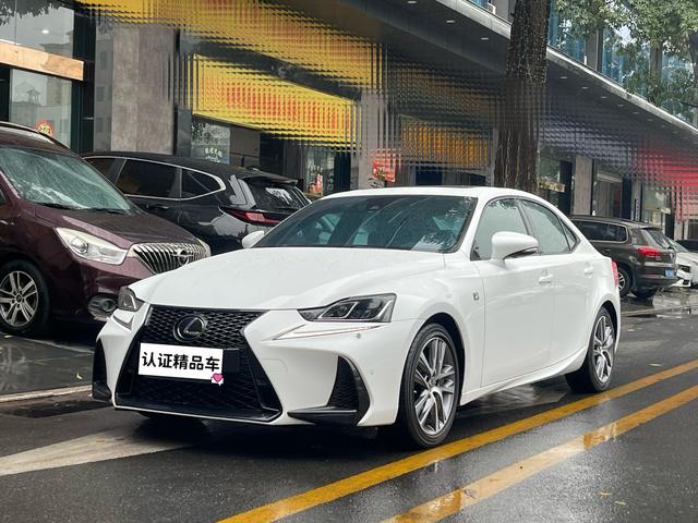 Lexus IS