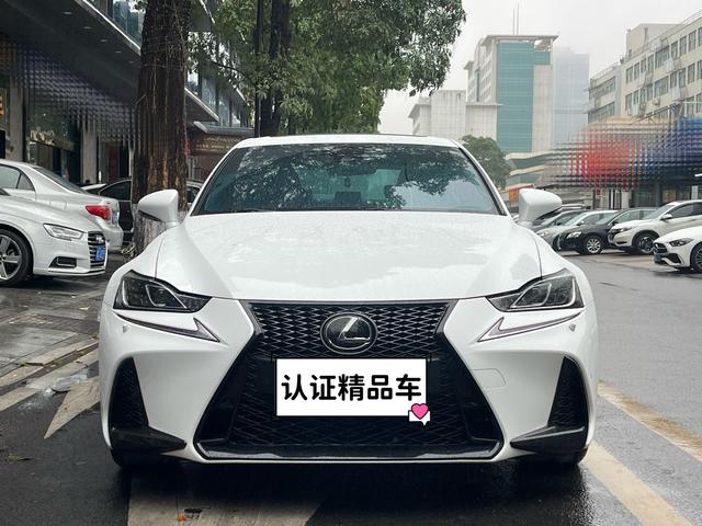 Lexus IS