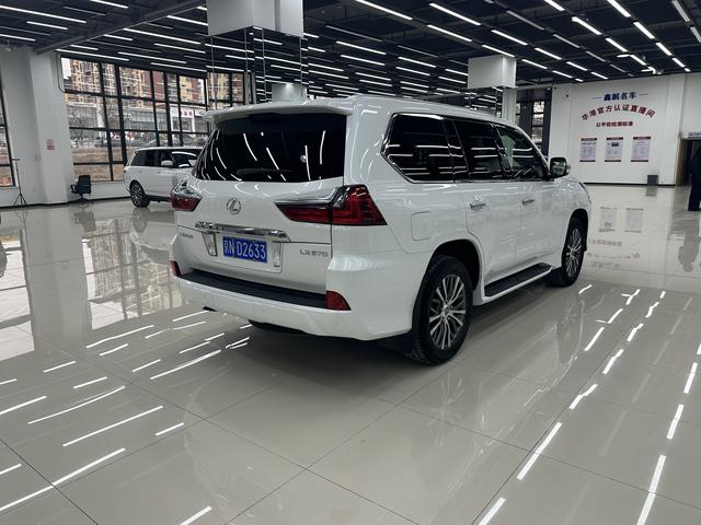 Lexus LX