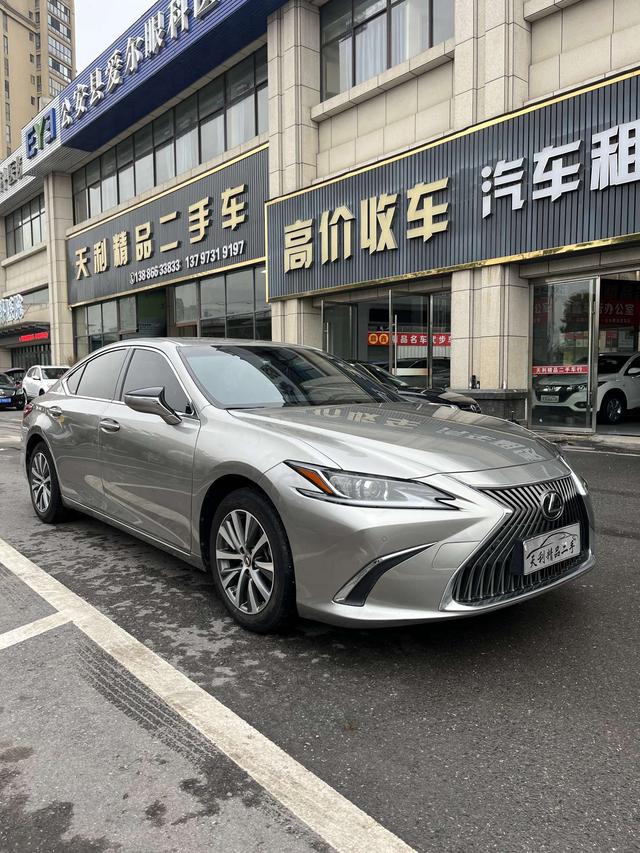 Lexus ES