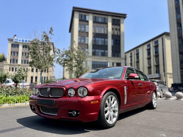 Jaguar XJ