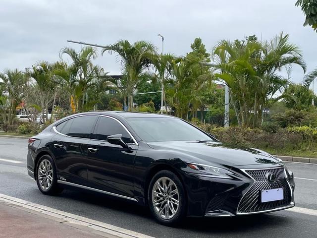 Lexus LS