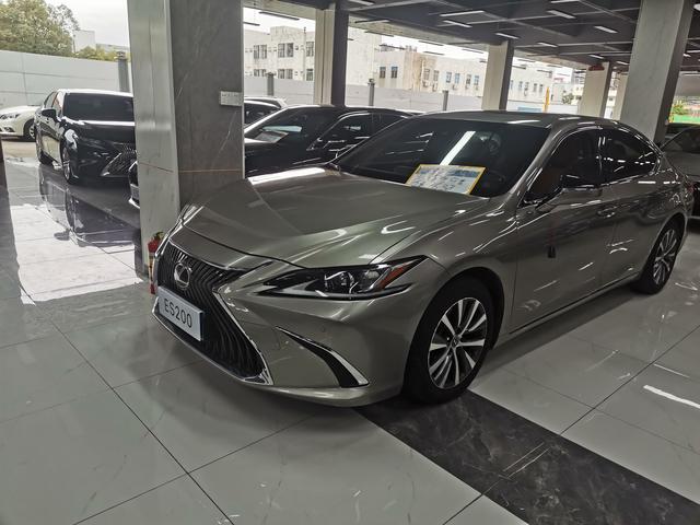 Lexus ES