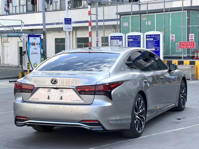 Lexus LS