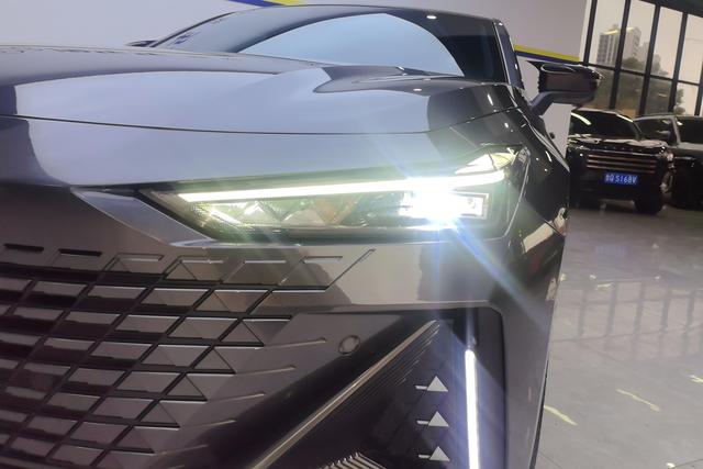 Changan UNI-V